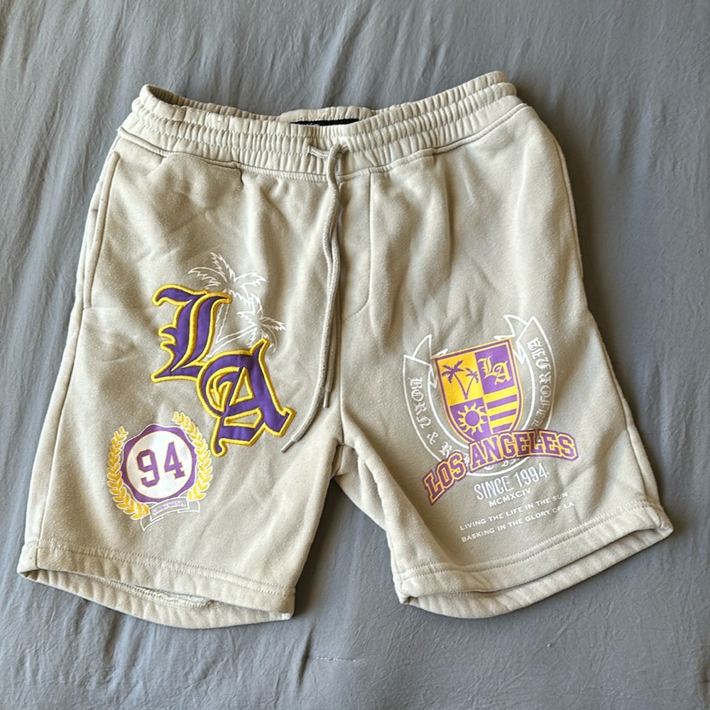 cream shorts size m